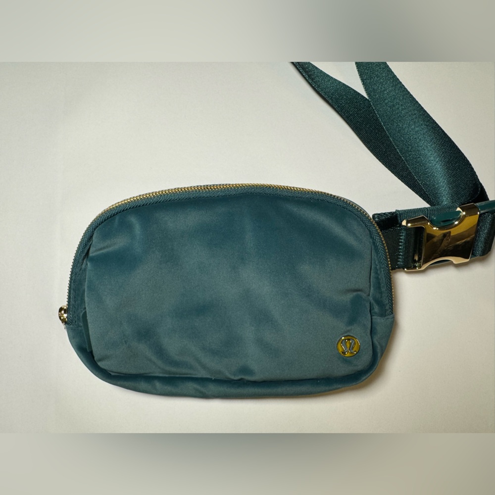 NWOT Lululemon Green Jasper Velour Belt Bag 1L - Unisex - Picture 5 of 8